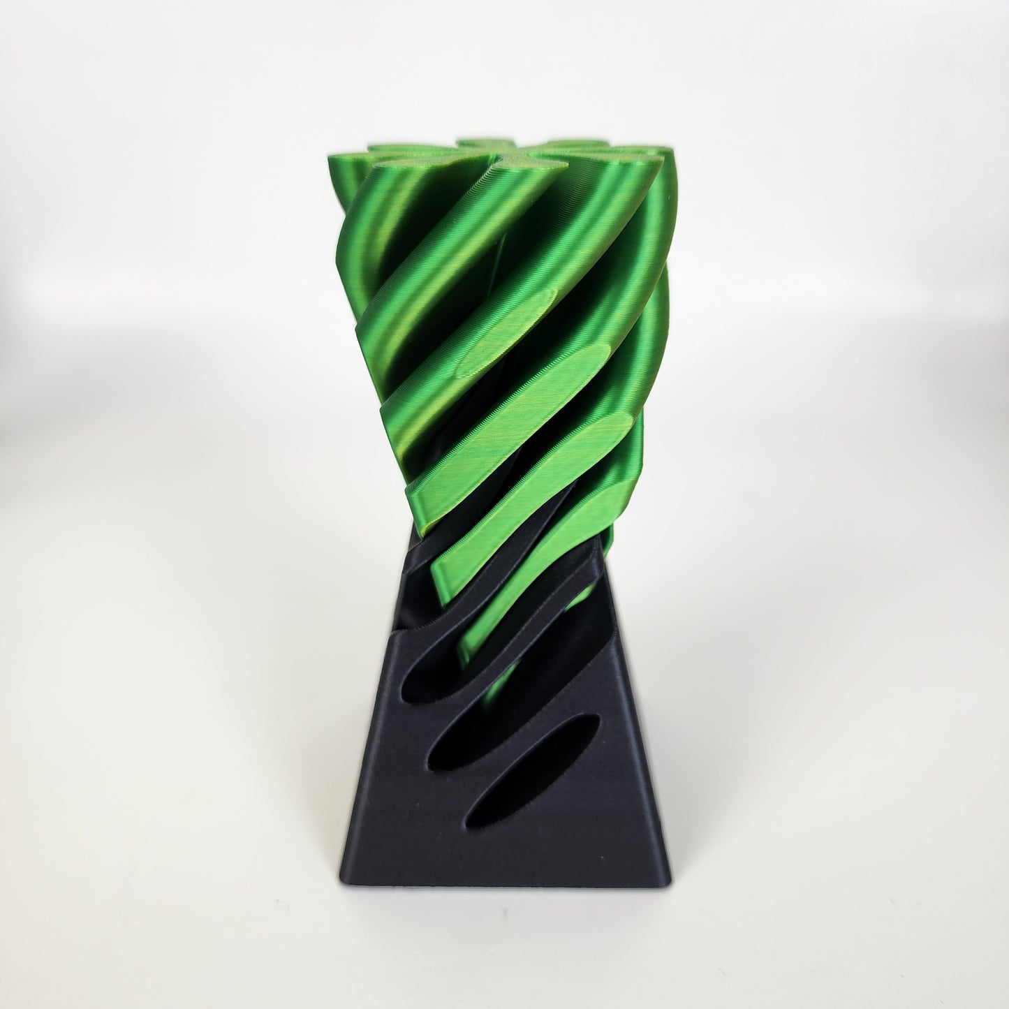 Pyramid Vortex Thread - Black / Green
